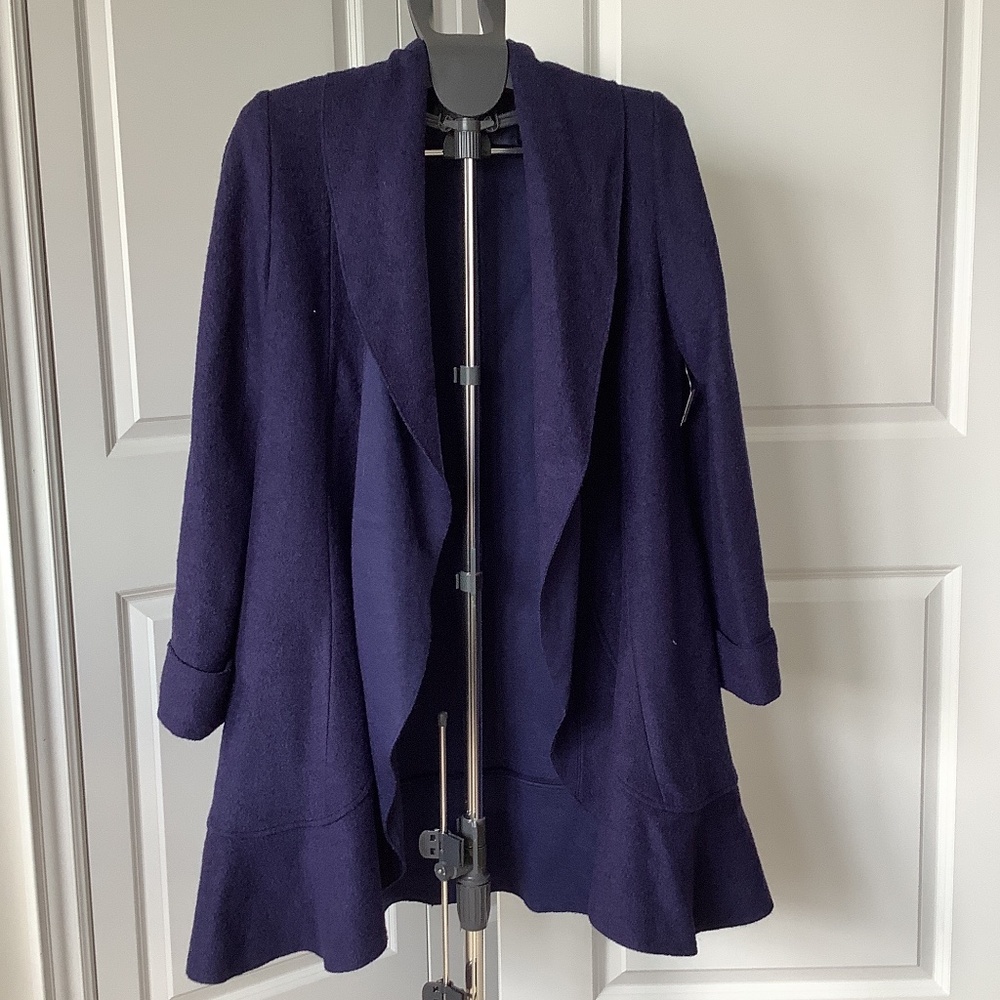 Novelti wrap coat w/tag. navy, small (style accommodates larger sizes)